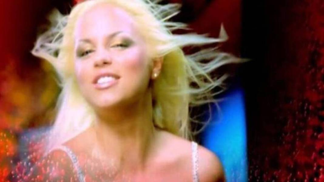 'Yıkılıyo' şarkısıyla piyasaları altüst etmişti! Ayça Tekindor'un son halini görenler şaşıp kaldı: Eski halinden eser kalmamış 4